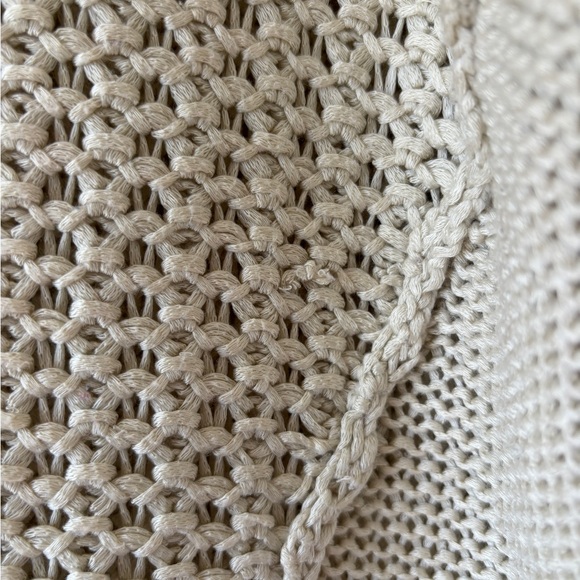Cream sweater size medium - Picture 3 of 4